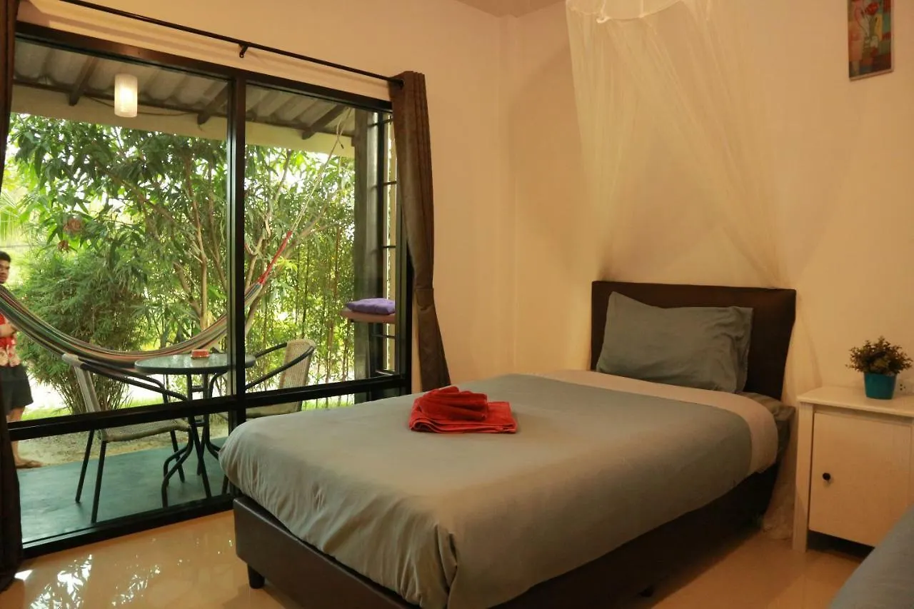 ** Pensión Hotel Raven Blue Ko Lanta Tailandia