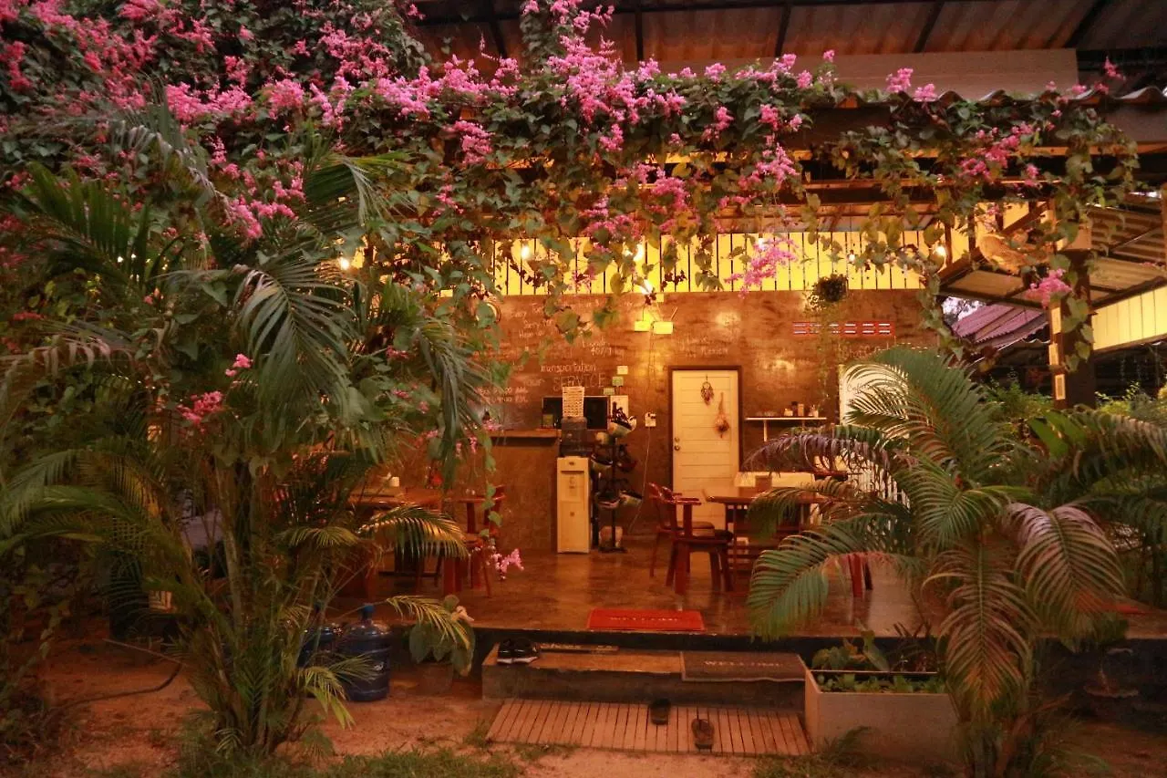 ** Pensión Hotel Raven Blue Ko Lanta Tailandia